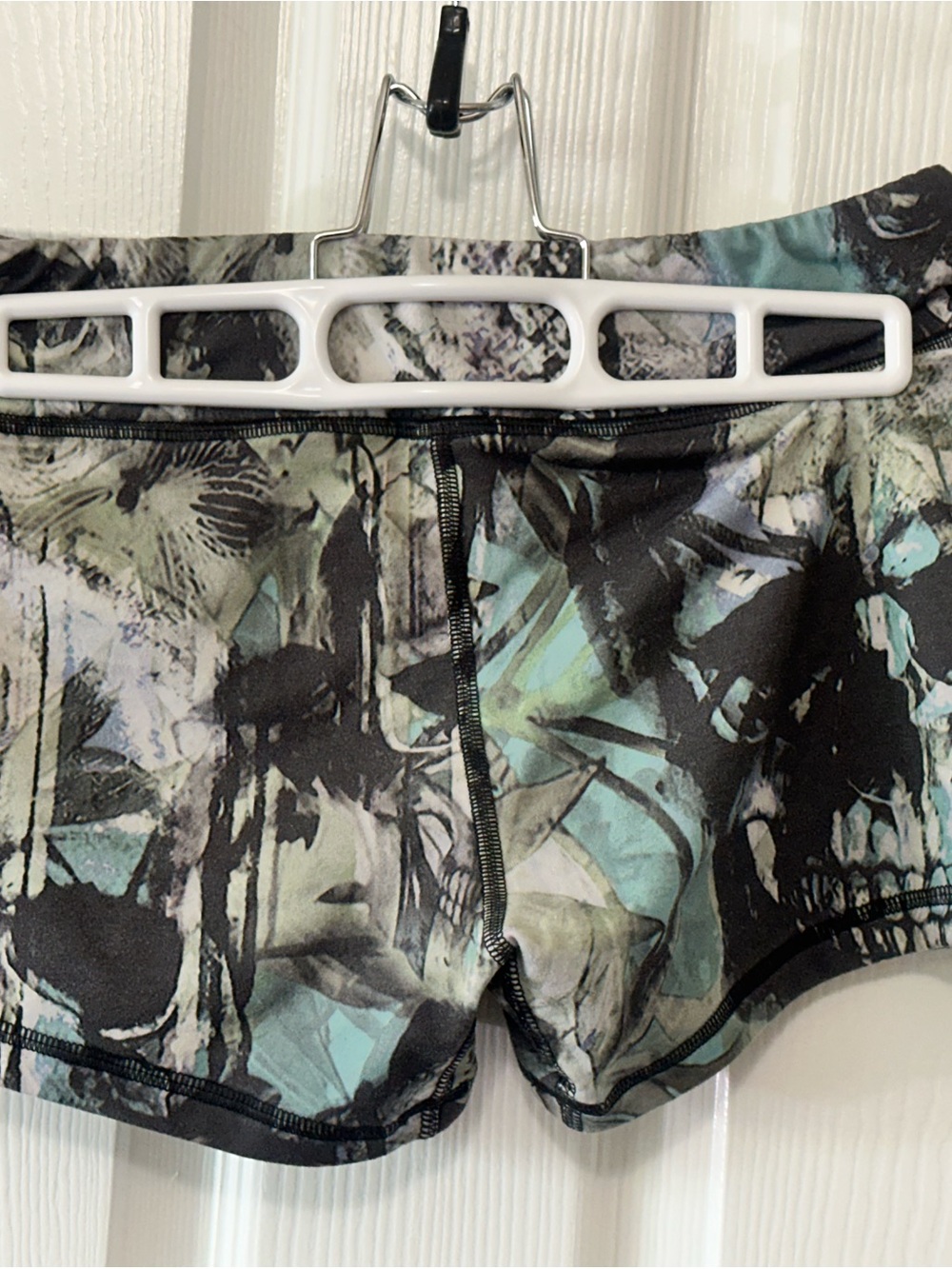 Fleo Mean Gleam Shorty Shorts